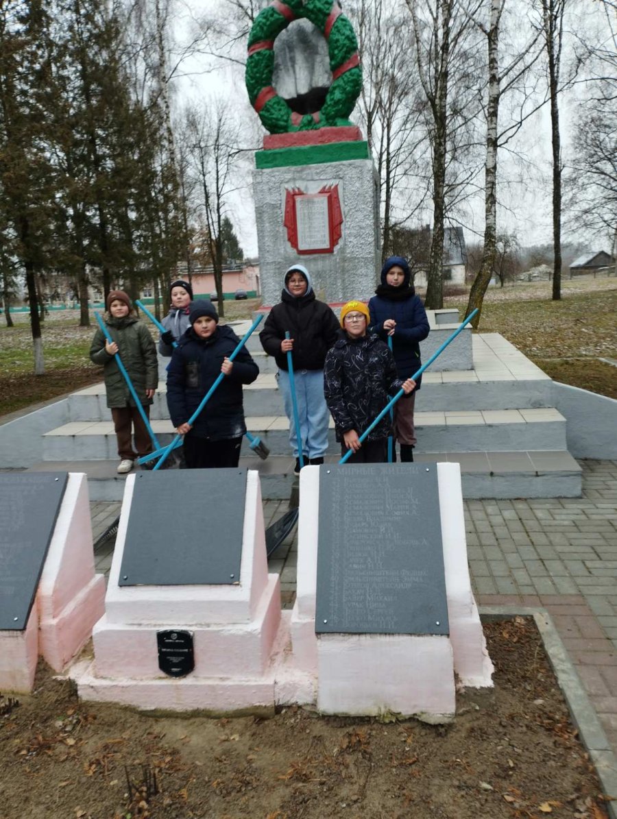 Акция «Памятникам и обелискам – нашу заботу». 