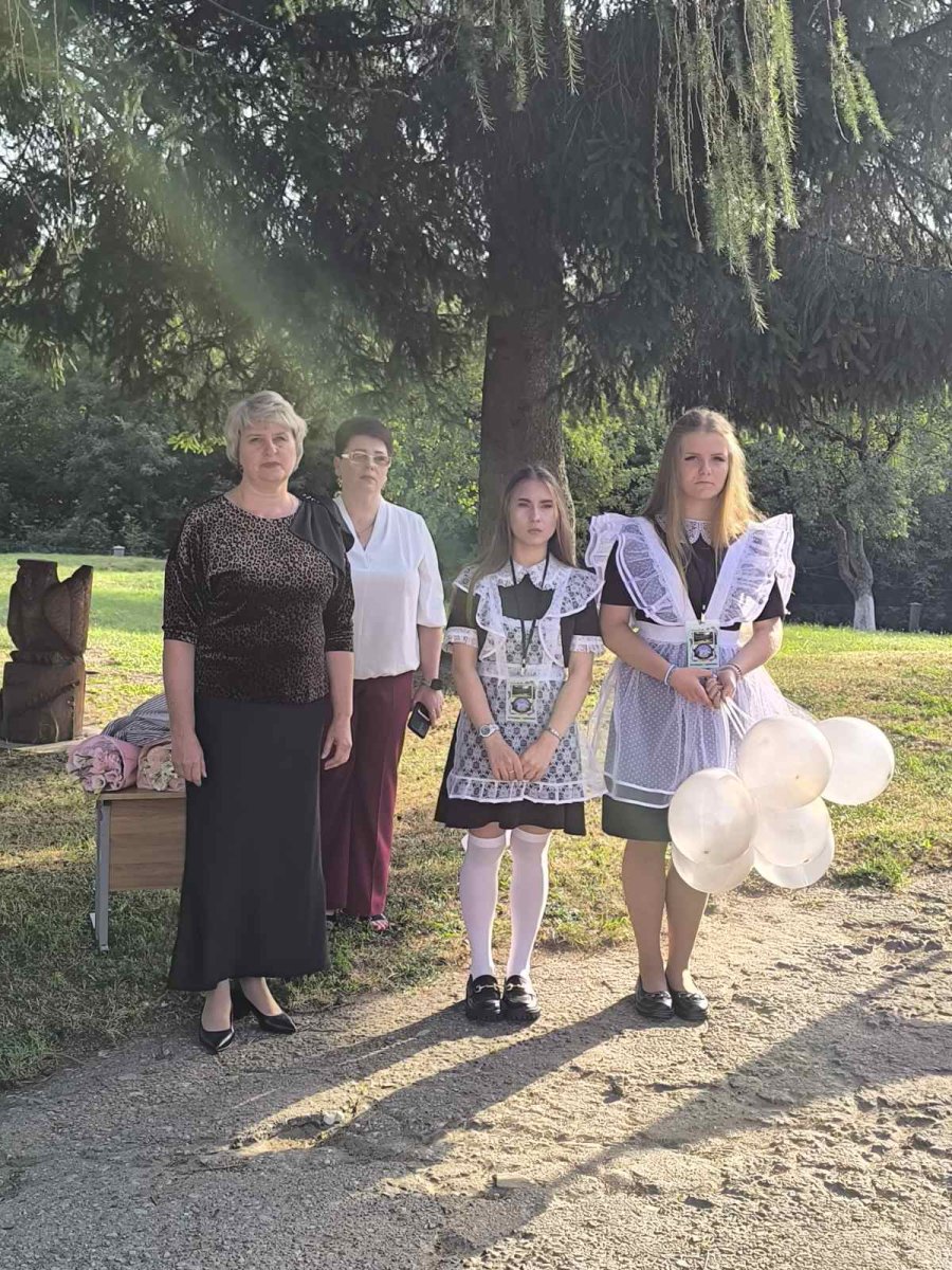 Торжественная линейка, посвящённая Дню Знаний