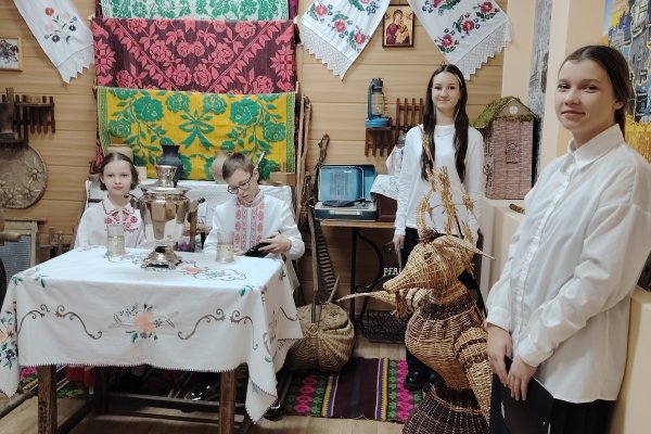 С народными традициями в новый век