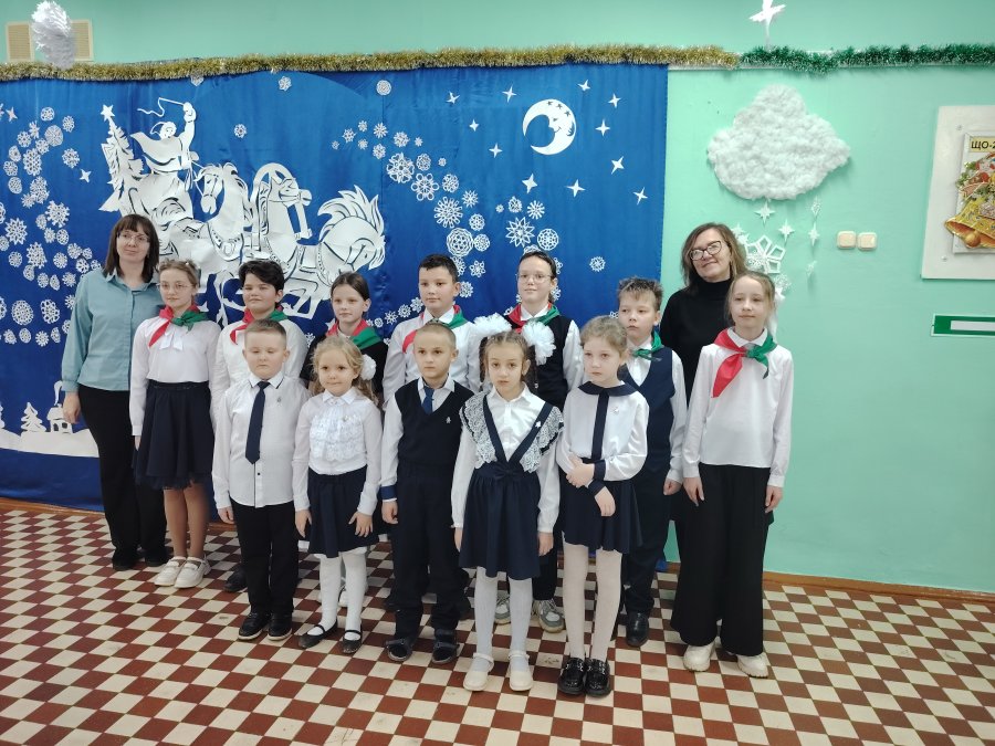 Торжественное мероприятие, посвященное приему в октябрята и пионеры