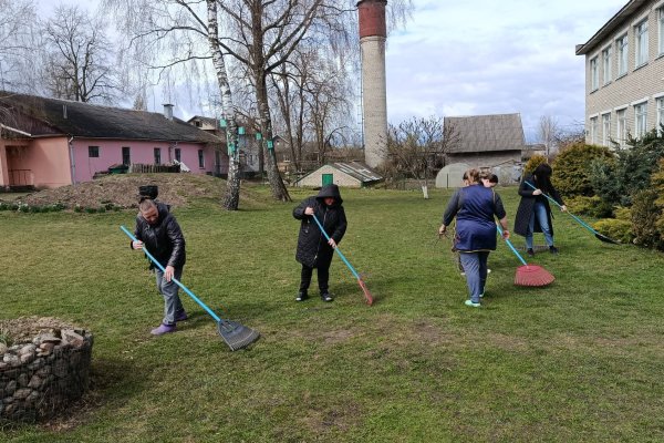 Субботник по наведению порядка на школьной территории
